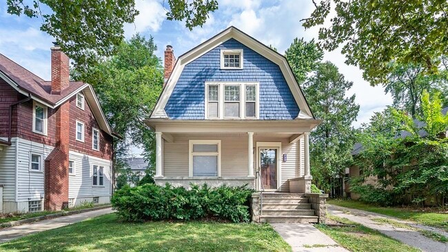 Building Photo - 823 Dewey Ave