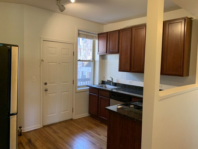 Photo - 1943 W Chase Ave Unit 2