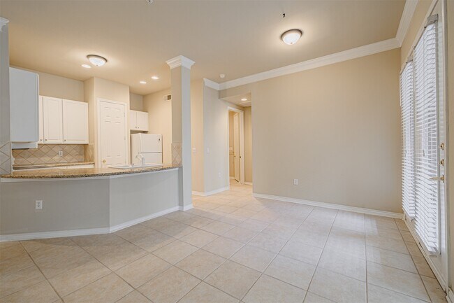 Building Photo - 2400 McCue Rd Unit 262