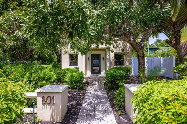 Photo - 801 NE 18th Ave Unit 4