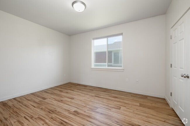 2BR, 2BA - 984SF - Secondary Bedroom