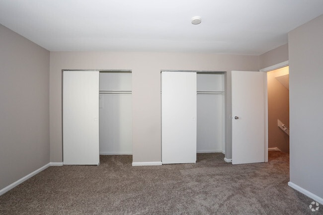2 Bedroom/ 1 1/2 Bath Townhome - 1025 SQFT
