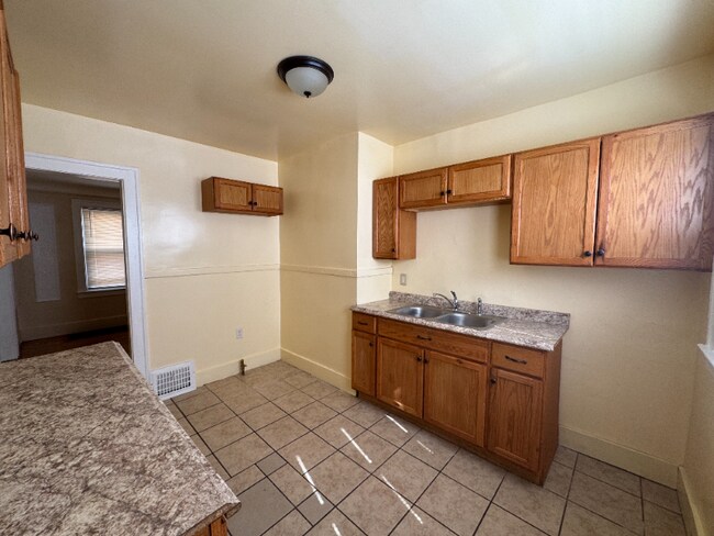 Photo - 15878 Kentucky St Unit Lower