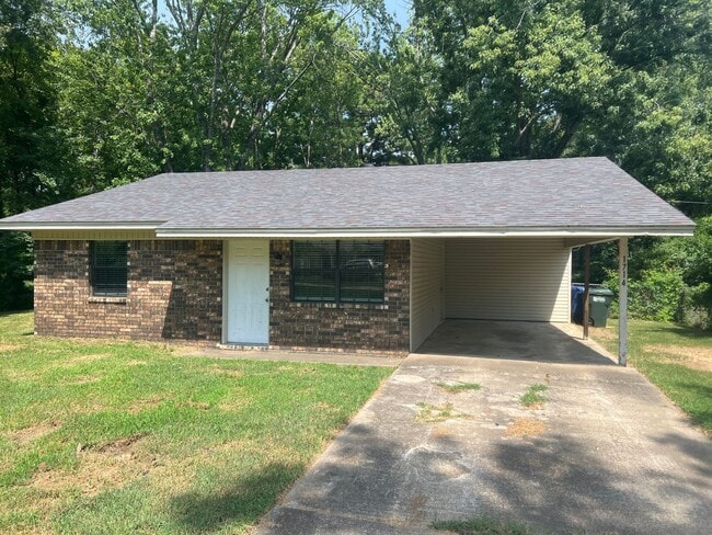 Building Photo - 3 Bed 1 Bath Home
