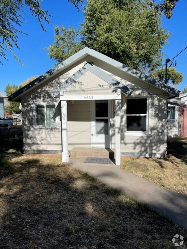 Building Photo - 2 Bedroom, 1 bath House