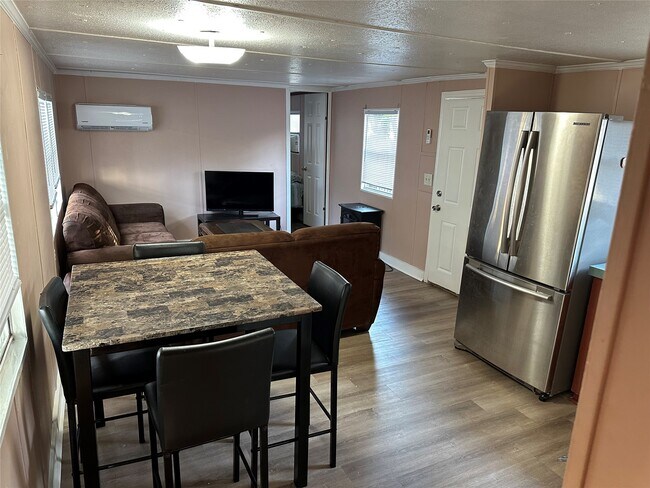 Photo - 9578 Darkwood St