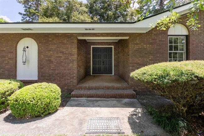 Building Photo - 1726 Greenwood Cir Rental