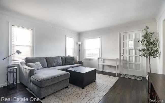 Photo - 2989 Cummings Ave