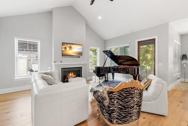 Photo - 415 E Davis Blvd