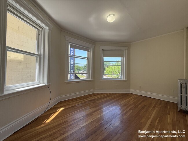 Photo - 1350 Comm.Ave. Unit 8 Unidad 8