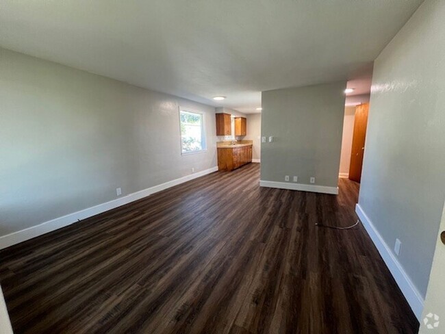 Building Photo - Chester Street 5-PLEX Unit 1009 Chester Street Rental