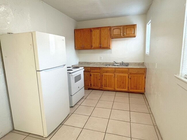 Photo - 1337 Winnifred St