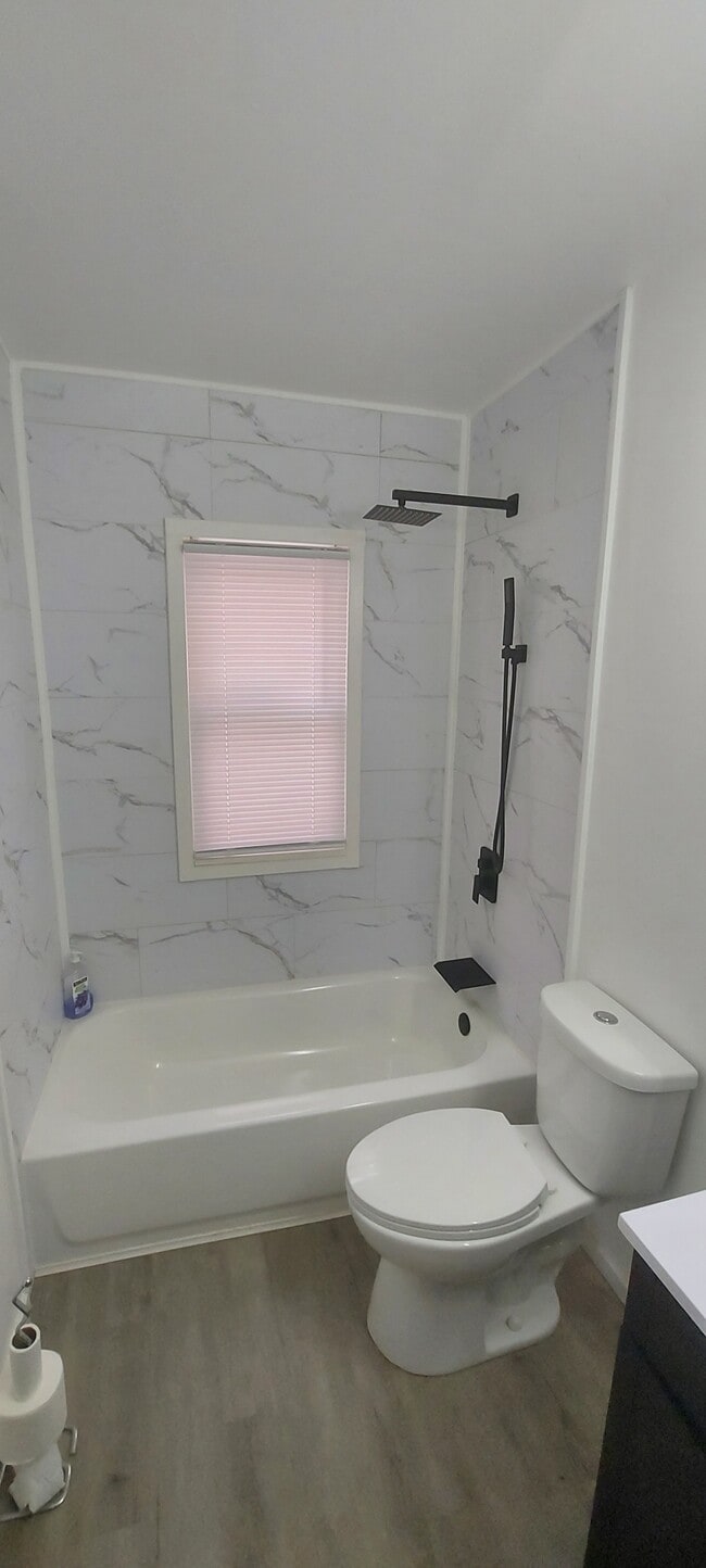 Building Photo - 17147 Hartwell St Unit Turner properties