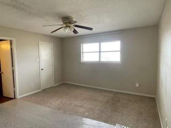 Photo - 2/2 Large 1200 Sq Ft Duplex with Garage and Large Backyard