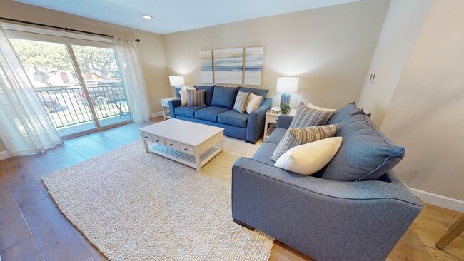 Photo - Great Location | Fully Furnished | Pool Unidad 102