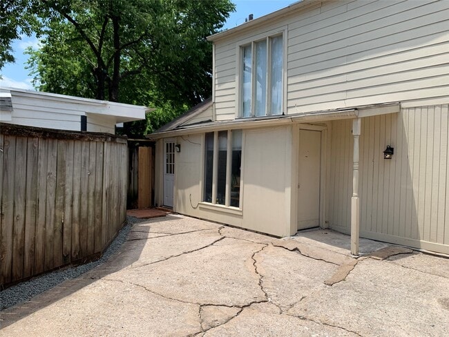 Building Photo - 2128 Sul Ross St Unit B Rental