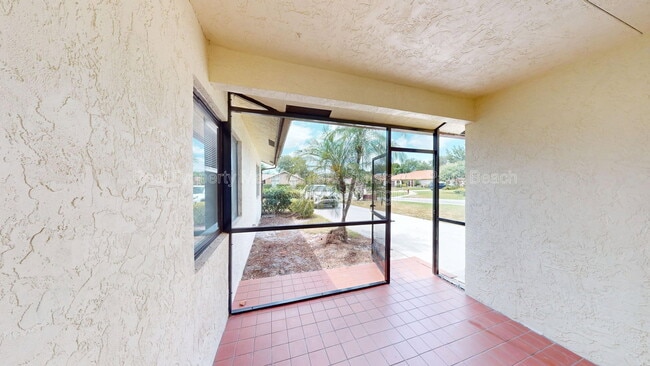 Photo - 609 White Water Dr