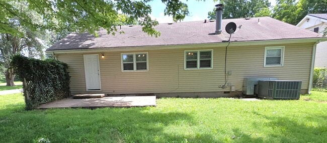 Photo - 3 BR 2 BA 2 Living Areas! Glendale Schools!  $1295