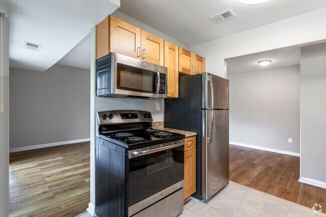 2 BR, 1.5 BA - 942 SF