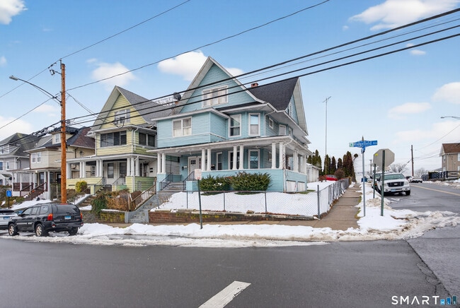 Building Photo - 361 Ridgefield Ave Unit 3