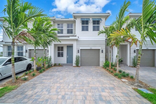 Photo - 142 SW 171st Way Casa Adosada