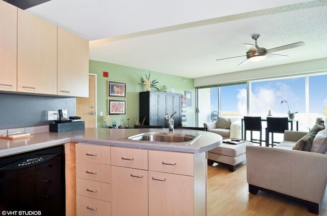 Photo - 1720 Maple Ave Unidad 1270