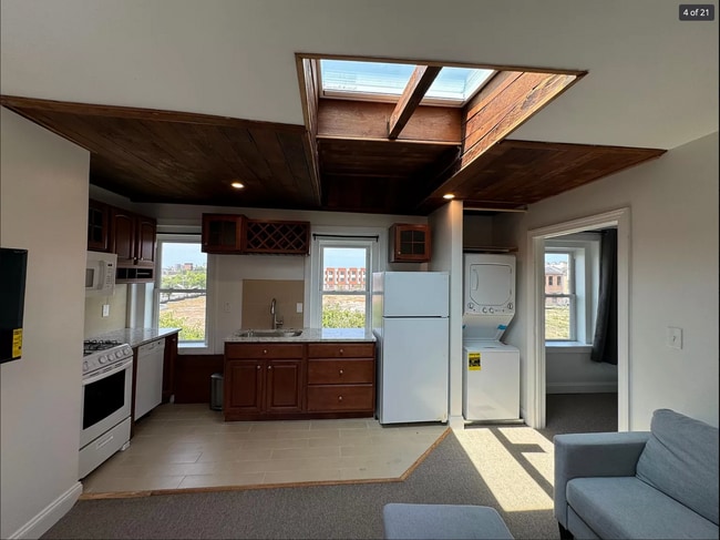 Building Photo - 1419 Bank St Unit #P Penthouse 1 Bdrm