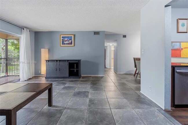 Photo - 3083 N Oakland Forest Dr Unit 206
