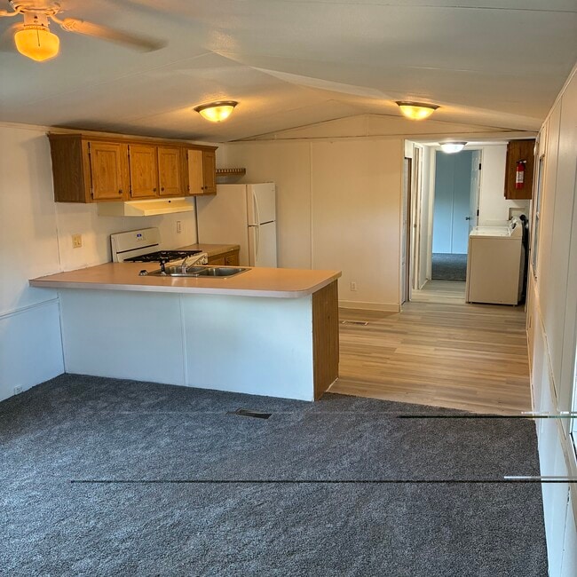 Photo - 447 N Plum St