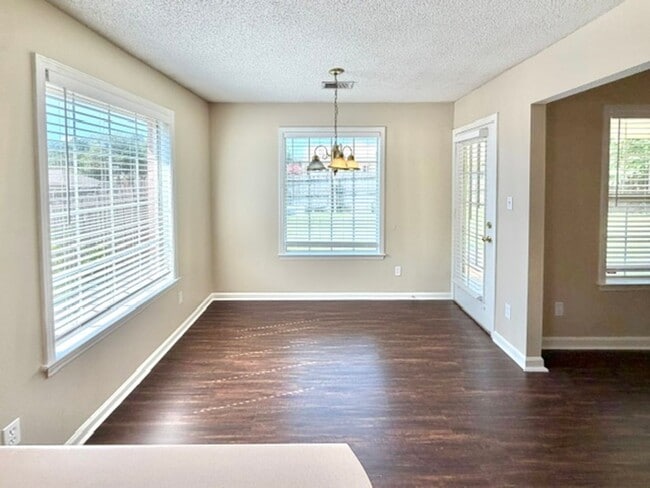 Photo - SkylarMillAve6806 Unit 1