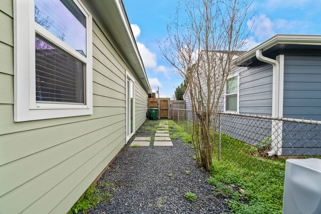 Building Photo - 7511 Magnolia St