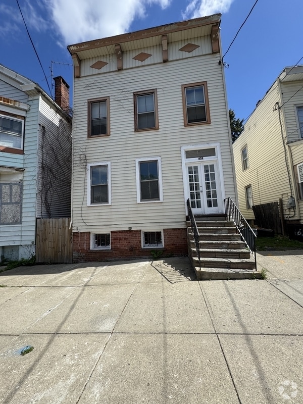 Building Photo - 659 State St Rental
