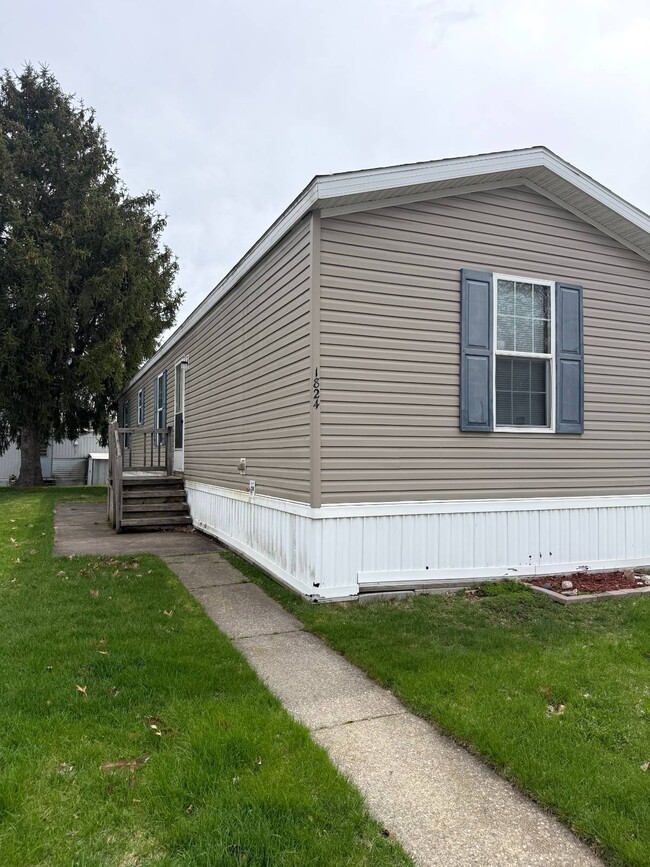 Building Photo - 1824 Aldrin Ct