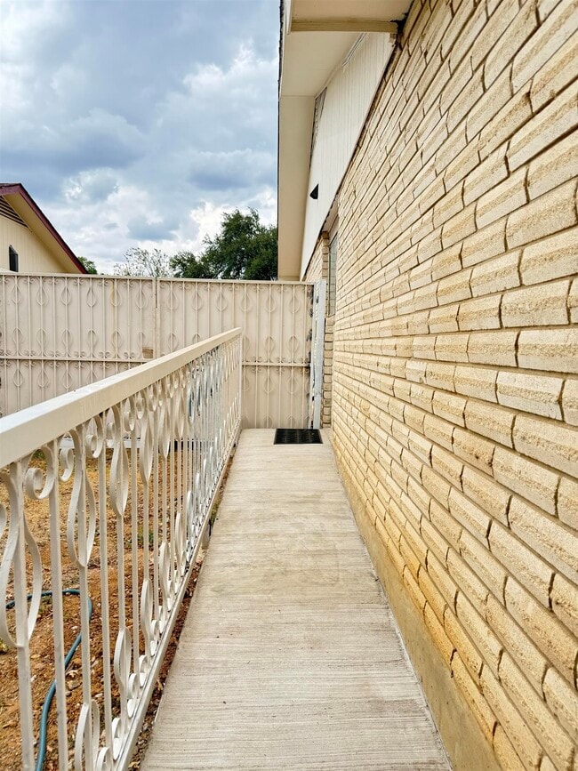Photo - 118 Illinois St