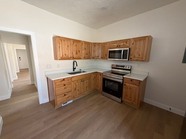 Building Photo - 660 23rd St Unit Main