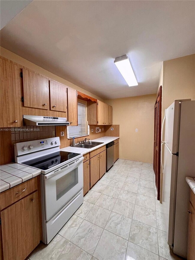 Photo - 5700 SW 42nd St