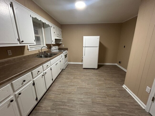 Photo - Washington Square Apartments #18 Unit 018