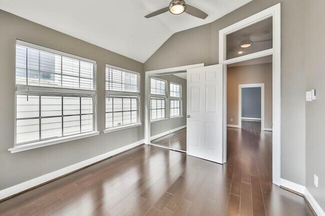 Photo - 415 Asbury St