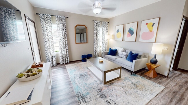 El Hub incluye una amplia sala de estar con luz natural y acceso a un patio/balcón privado. - 11Fifty on Olson