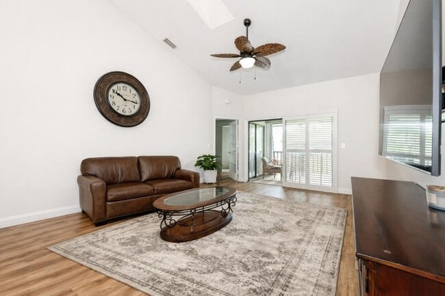 Photo - 805 Harbour Pointe Way