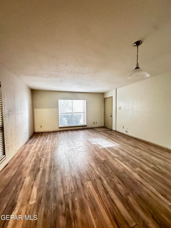 Photo - 4433 N Stanton St Unidad C 205