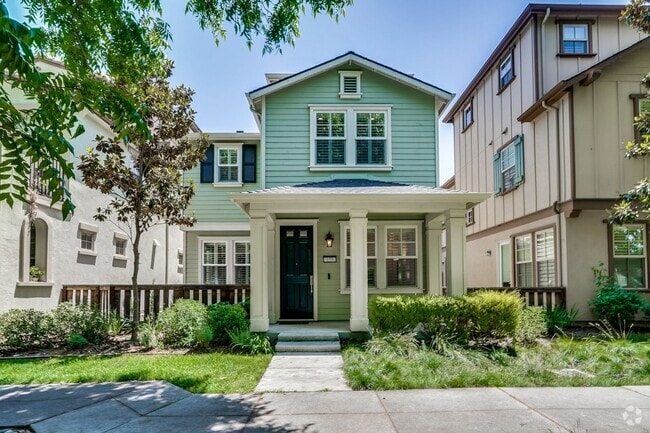 Building Photo - Modern Townhome in Prime Location — Walkab...
