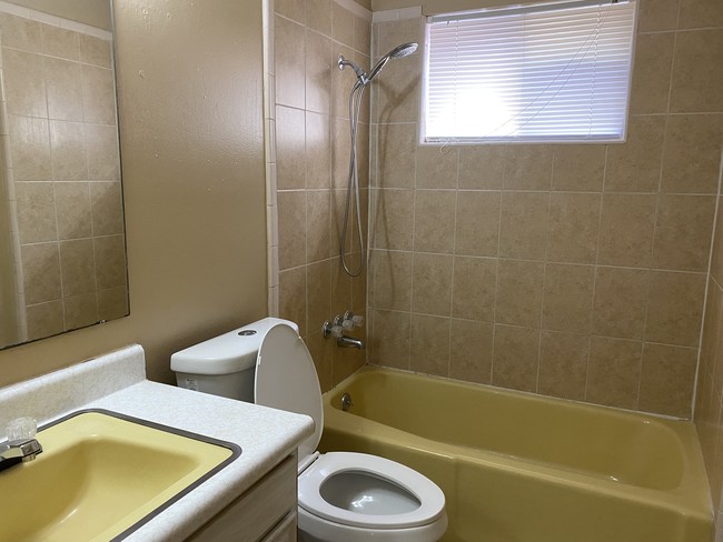 Hallway Restroom - 1118 Violet Ave Unit A