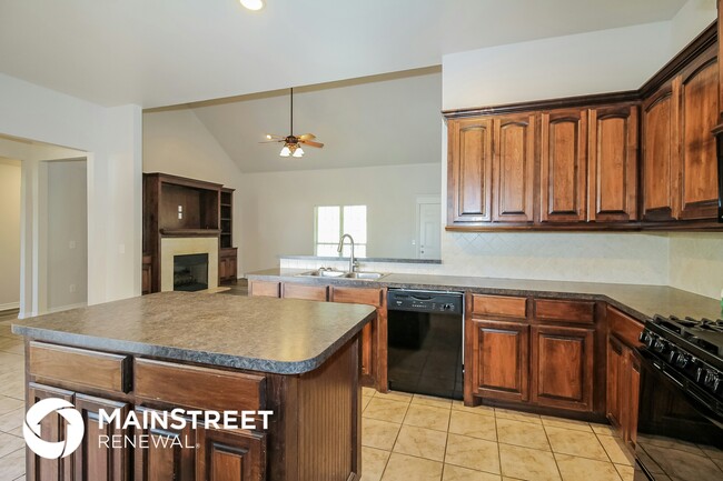 Photo - 2660 Clarke St
