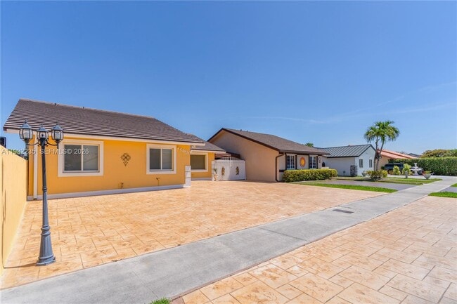 Building Photo - 14831 Kendale Lakes Blvd