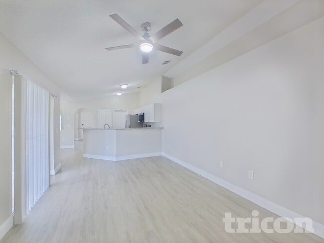 Photo - 906 Dartmouth Ct