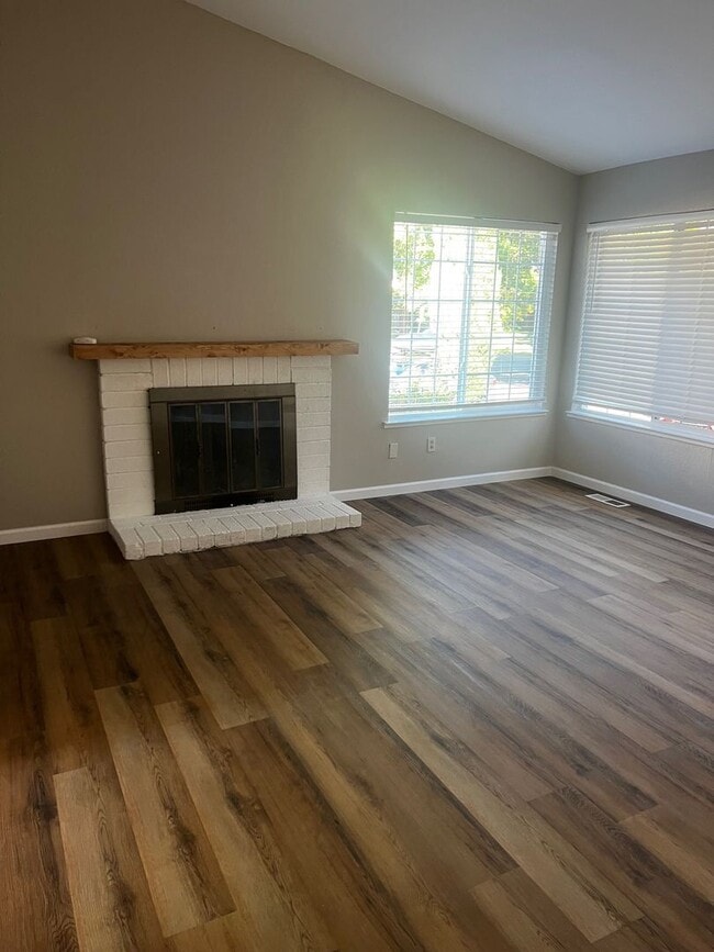 Photo - 3 Bedroom/2 Bathroom Single Story Home In ...