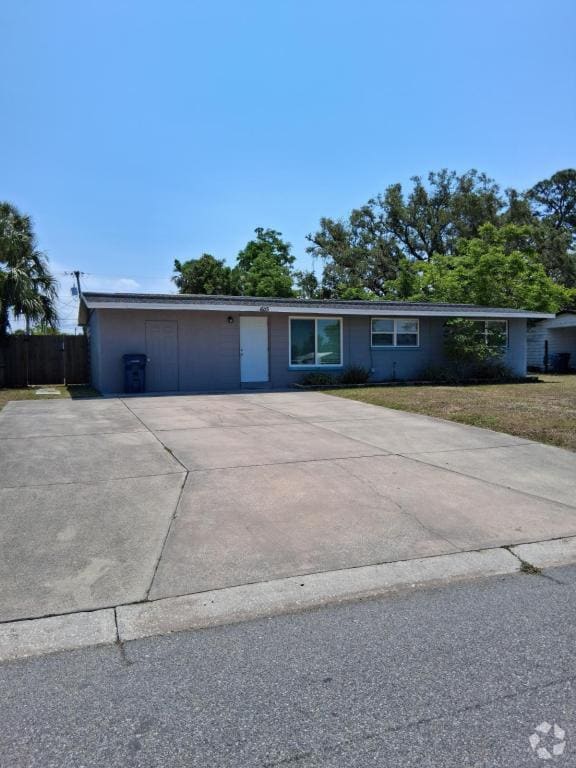 Building Photo - 6115 Hopkins Dr N Rental