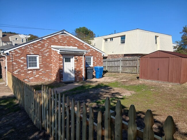 Building Photo - 220 57th St