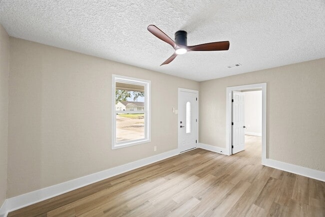 Photo - 10211 Glenmawr Dr